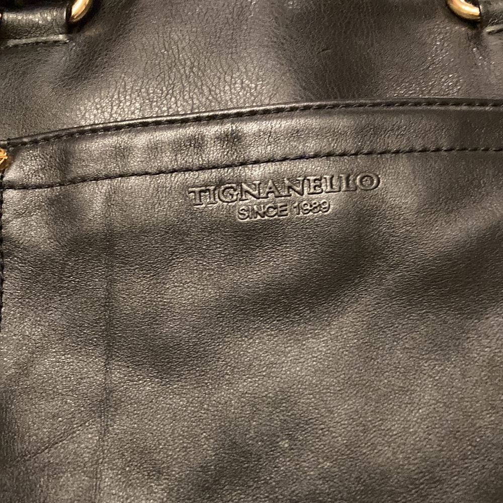 TIGNANELLO NAVY PURSE. LIKE NEW. SOFT LEATHER. ROOMY. MANY COMPARTMENTS! CLEAN!! - Picture 3 of 16